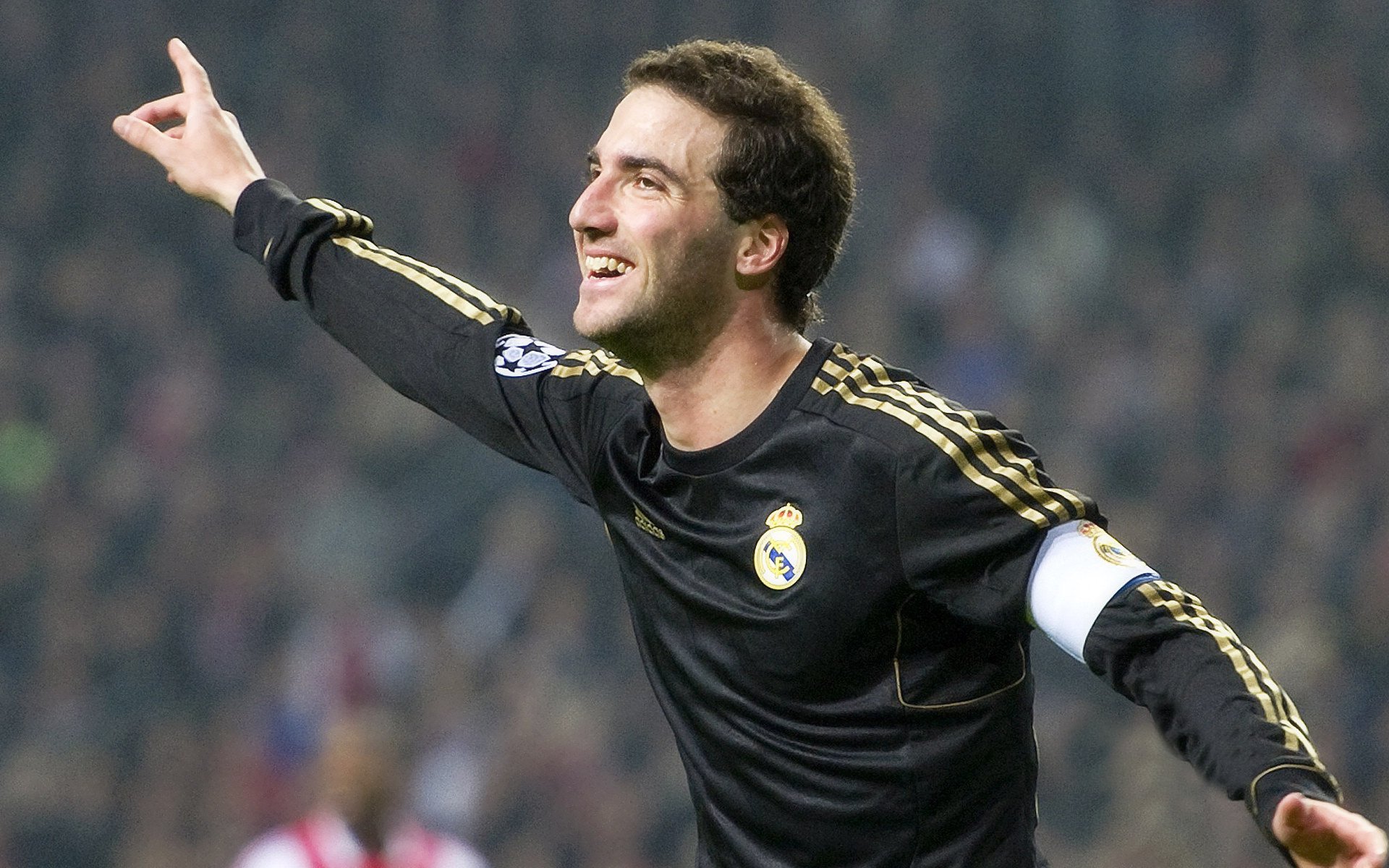 职业联赛制定球迷准则构建和谐观赛环境与秩序，球队规矩