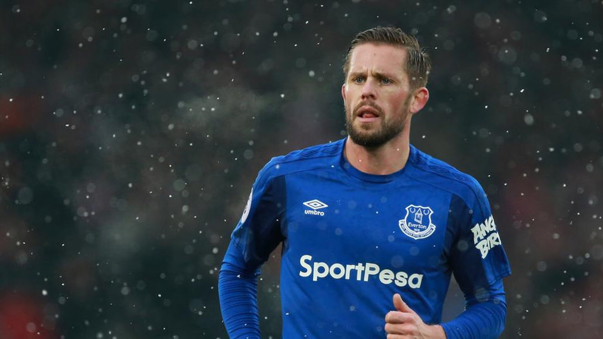 训练场上模拟极端天气条件提升球员抗压与适应能力