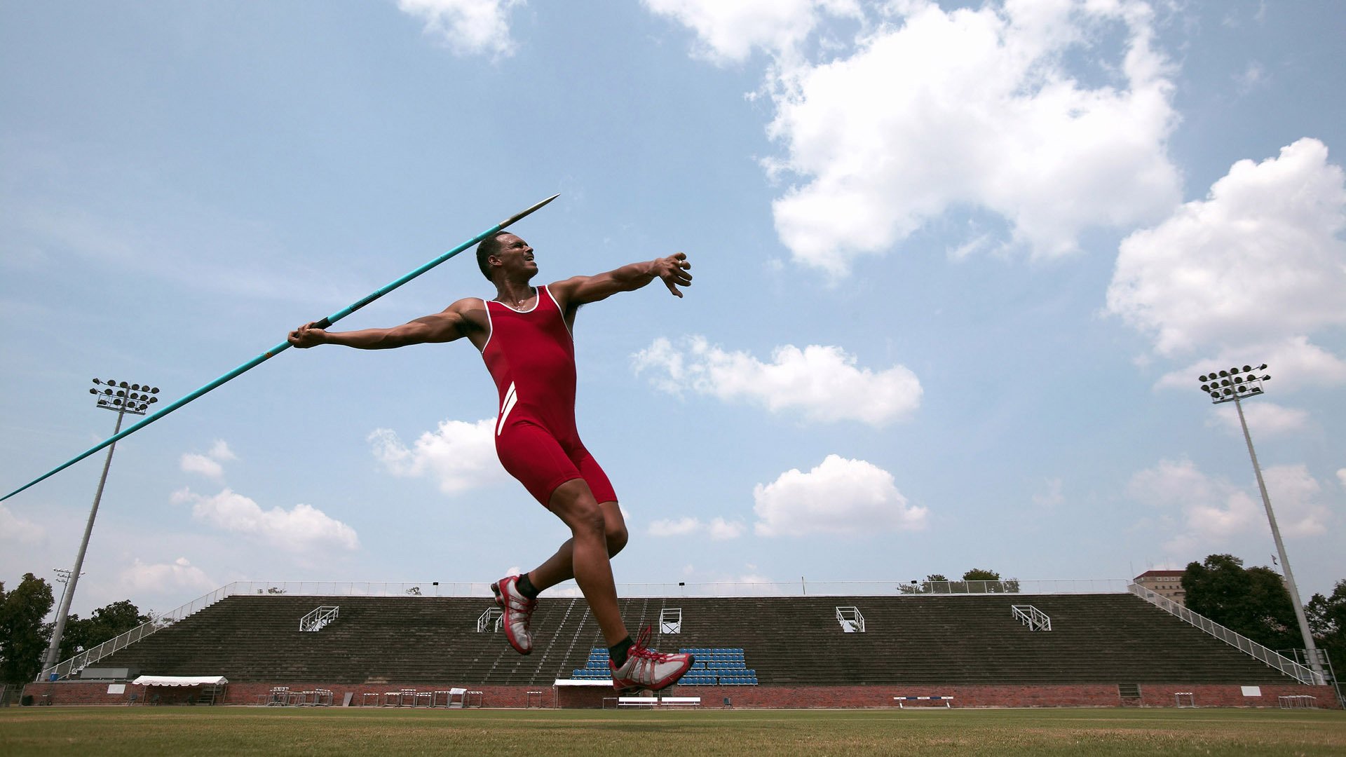 青岛队记：对杨瀚森来说，去G联盟找找比赛感觉显然是件好事，青岛男篮杨瀚森身高
